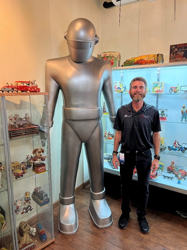 At approximately eight feet tall, this spectacular tin replica of Gort the Robot features his famous visor that helped Gort fight enemies and preserve peace. DFW Elite Toy Museum