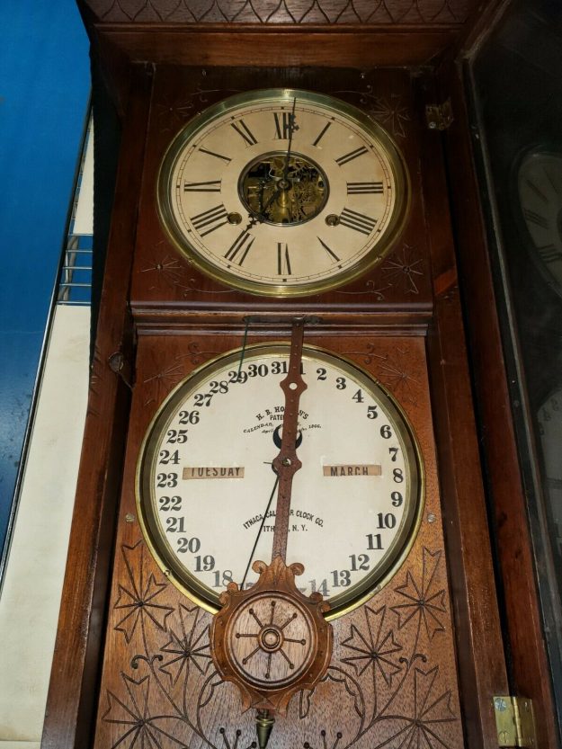 No reserve Bay auction for clocks