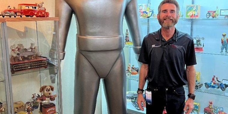 TOY Gort At approximately eight feet tall, this spectacular tin replica of Gort the Robot features his famous visor that helped Gort fight enemies and preserve peace. DFW Elite Toy Museum